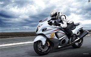 2021 Suzuki Hayabusa - with a liquid-cooled motor & an output of 200 horsepower